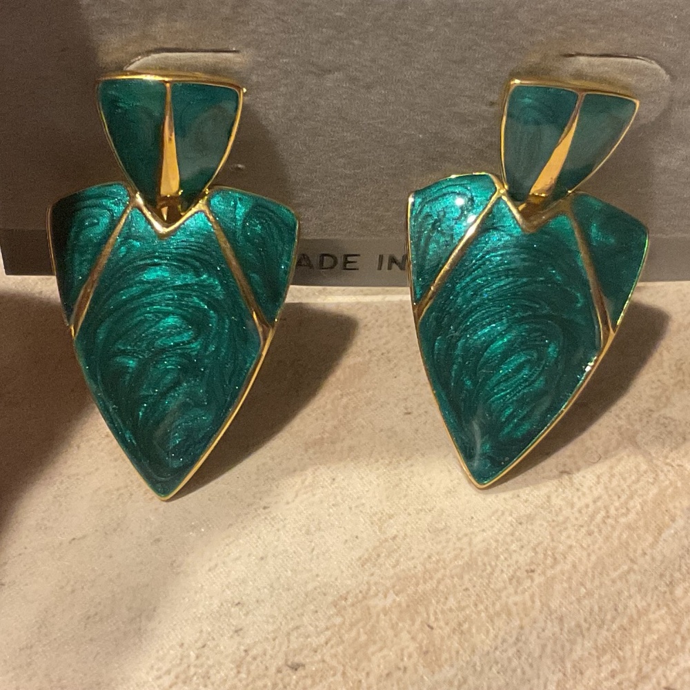 Dangle Earrings pierced green enamel goldtone new 2.5” long vintage